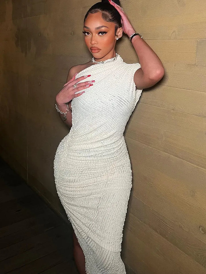 Vestido Larah White con hombros descubiertos | Elegancia y modernidad para toda ocasión