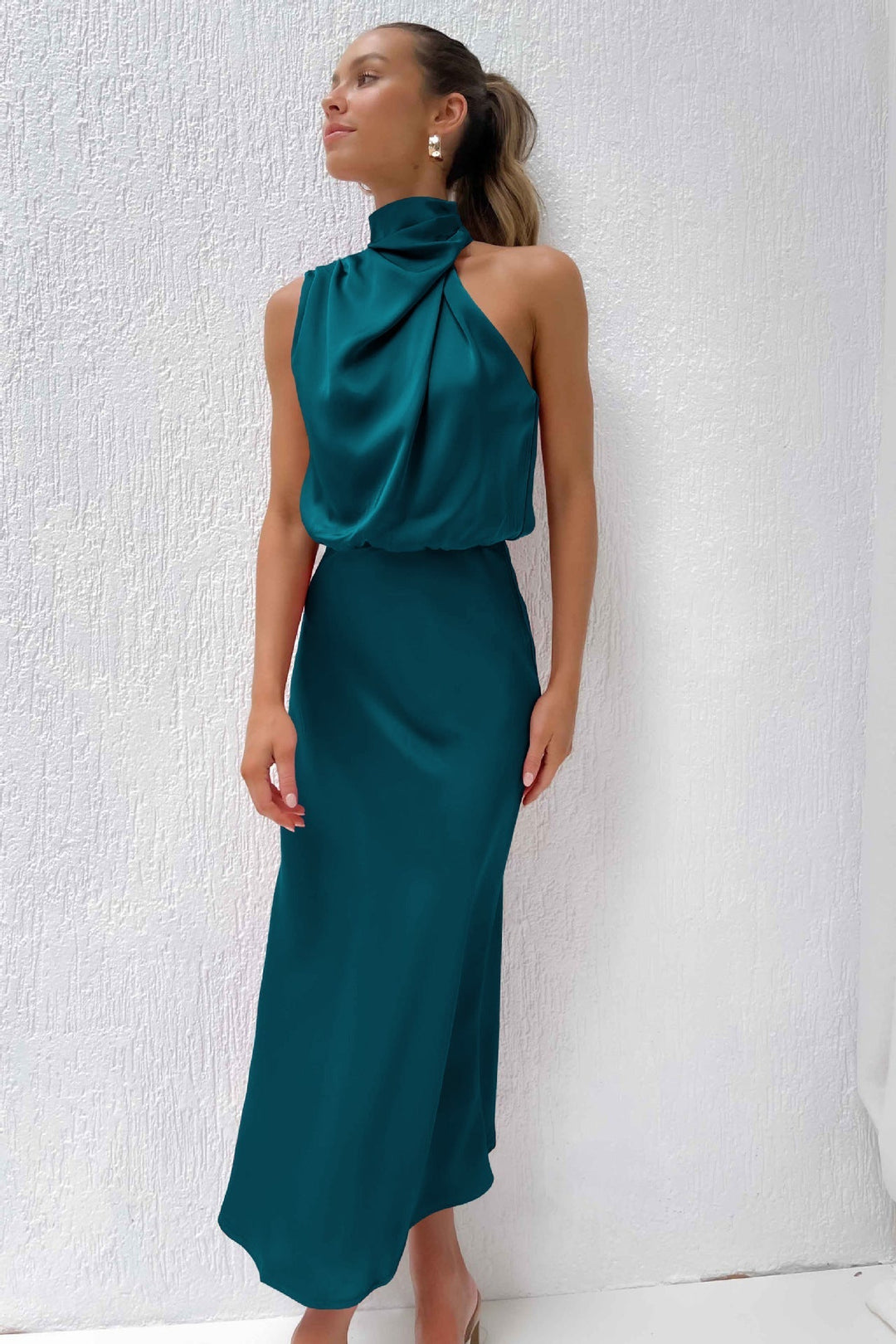 Maxima Robe Longue en Satin avec Col Halter | Élégance et Confort