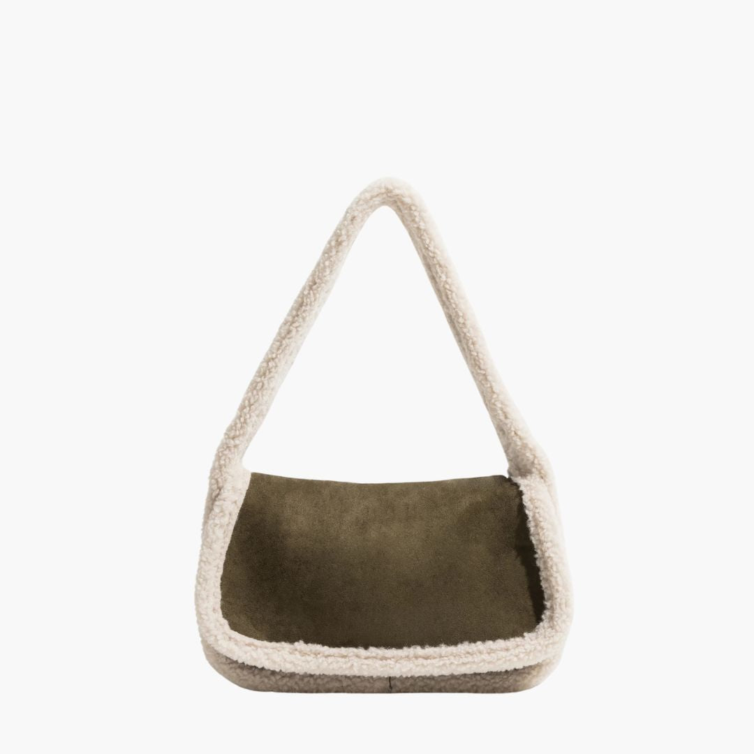 Sac à main avec garniture nounours | Look daim doux et chic pour l’hiver