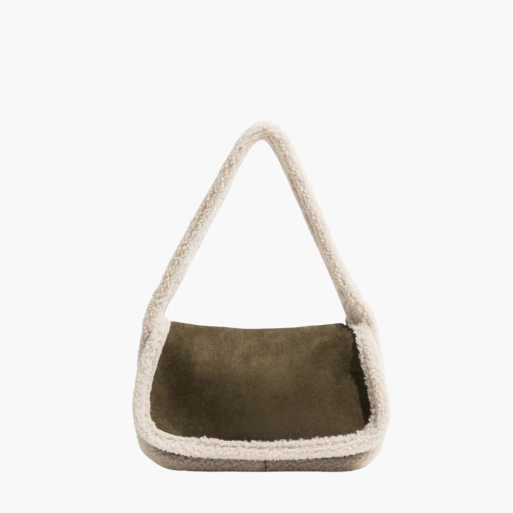 Sac à main avec garniture nounours | Look daim doux et chic pour l’hiver