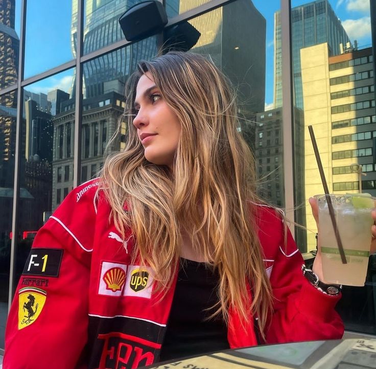 Veste de pilote de course Ailyn pour femme, style oversize | look sport automobile avec blocs de couleur & patchs