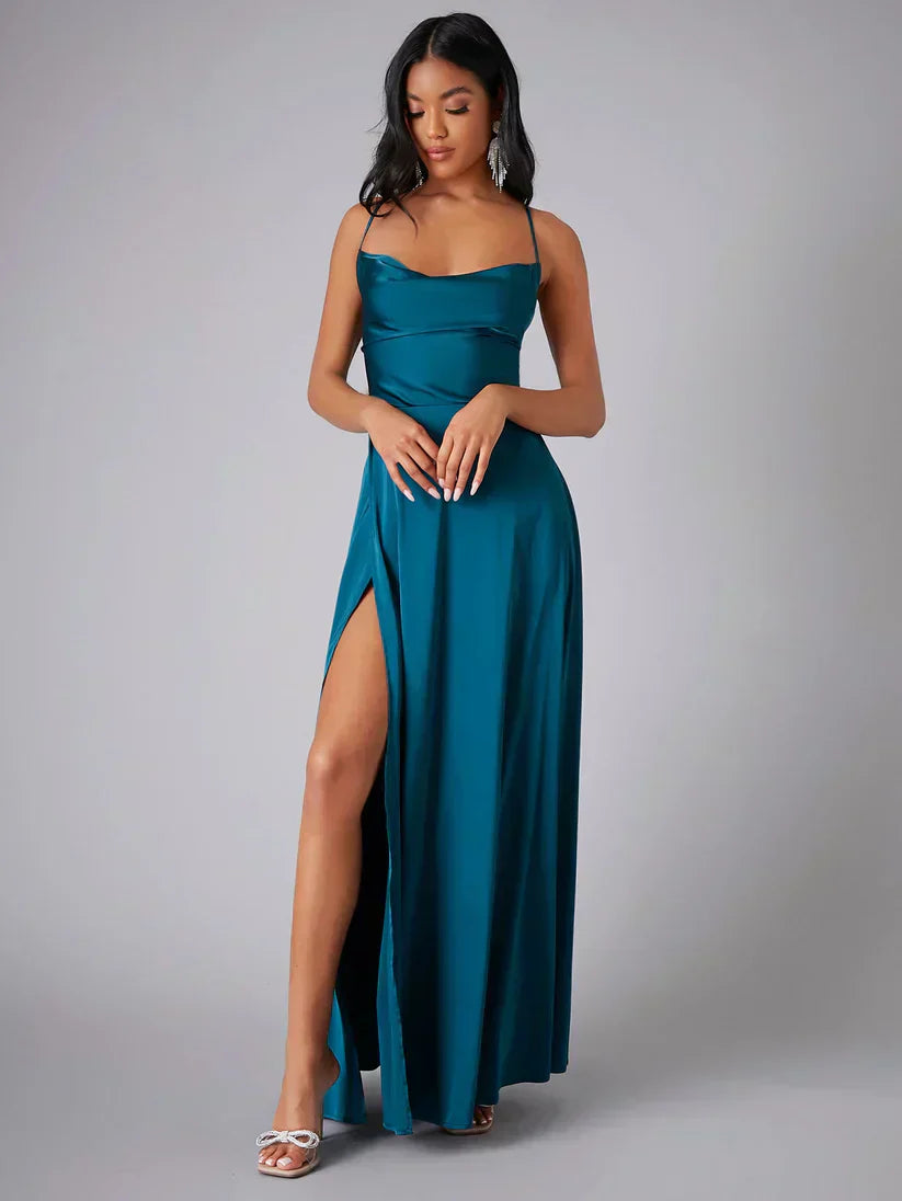 Alvaree | Robe de soirée en satin avec fente haute et dos ouvert