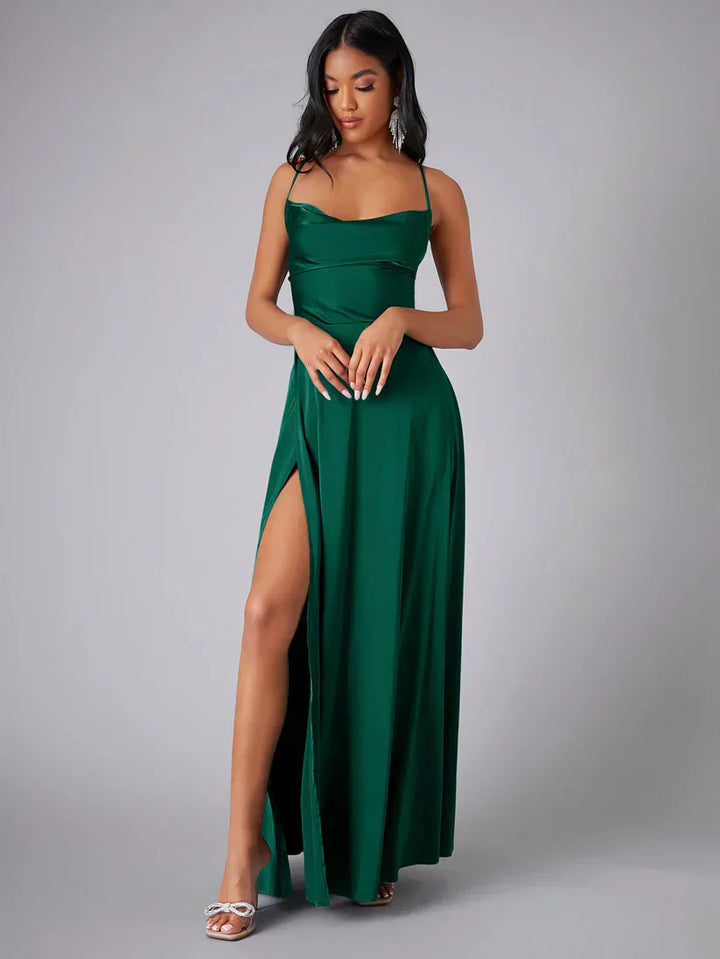 Alvaree | Robe de soirée en satin avec fente haute et dos ouvert