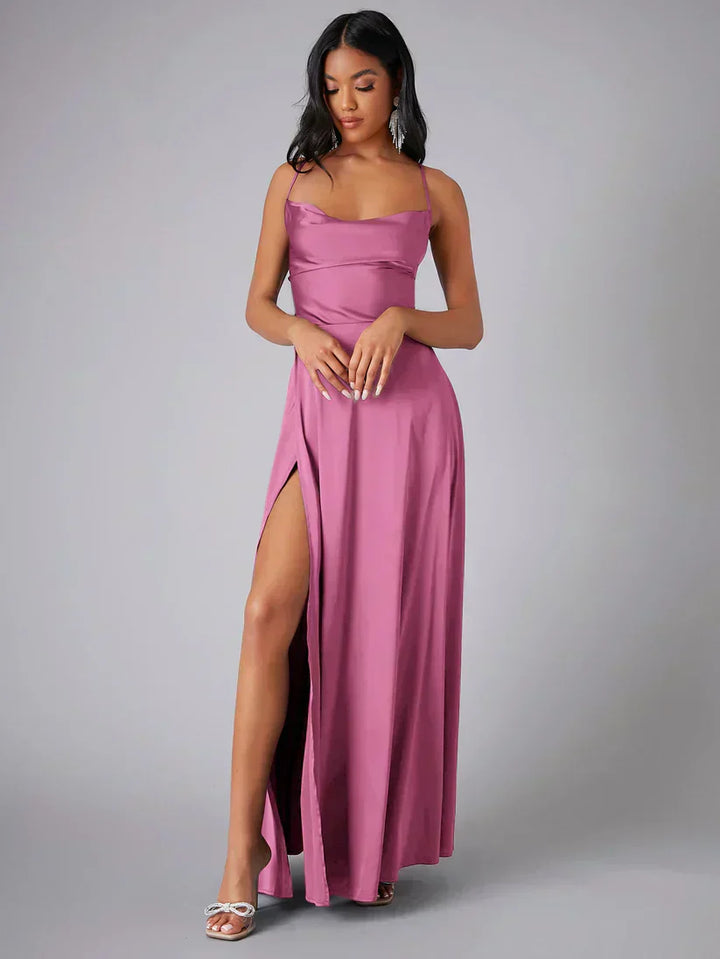 Alvaree | Robe de soirée en satin avec fente haute et dos ouvert