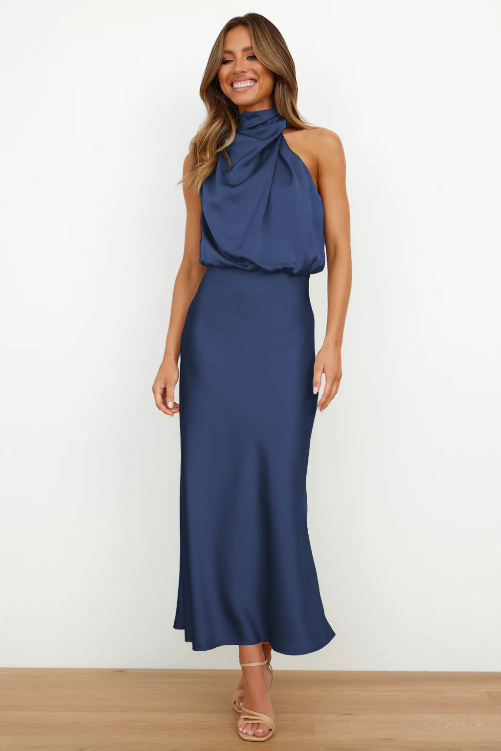Maxima Robe Longue en Satin avec Col Halter | Élégance et Confort
