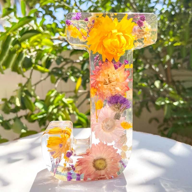 Lâmpada em Resina com Flores Secas e Letra Personalizada | Luz Noturna Decorativa LED