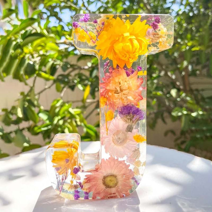 Lâmpada em Resina com Flores Secas e Letra Personalizada | Luz Noturna Decorativa LED
