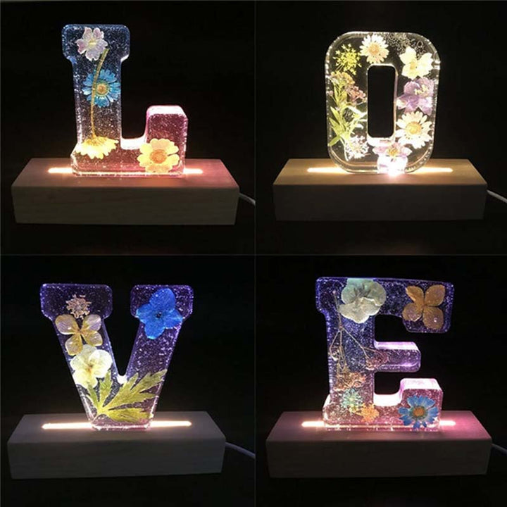 Lâmpada em Resina com Flores Secas e Letra Personalizada | Luz Noturna Decorativa LED