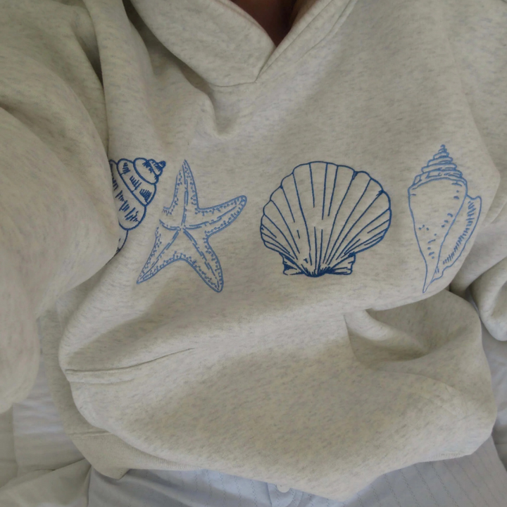 Sweat à capuche Aria pour femme | Imprimé coquillage estival et coupe décontractée