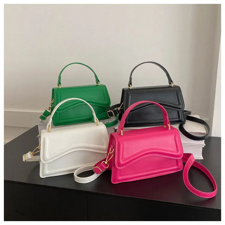 Melissa Femme Sac à bandoulière en similicuir | Sac crossbody compact à rabat ondulé