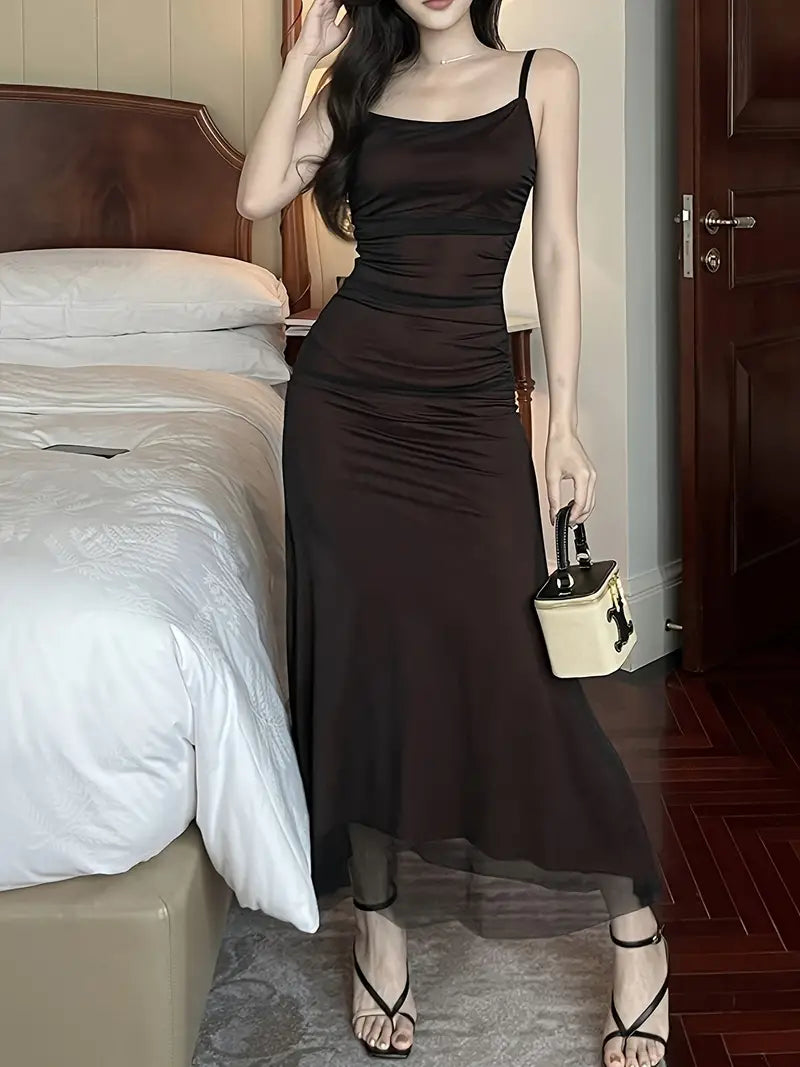 Robe Midi Glamour | Élégance Sans Manches et Coupe Trompette