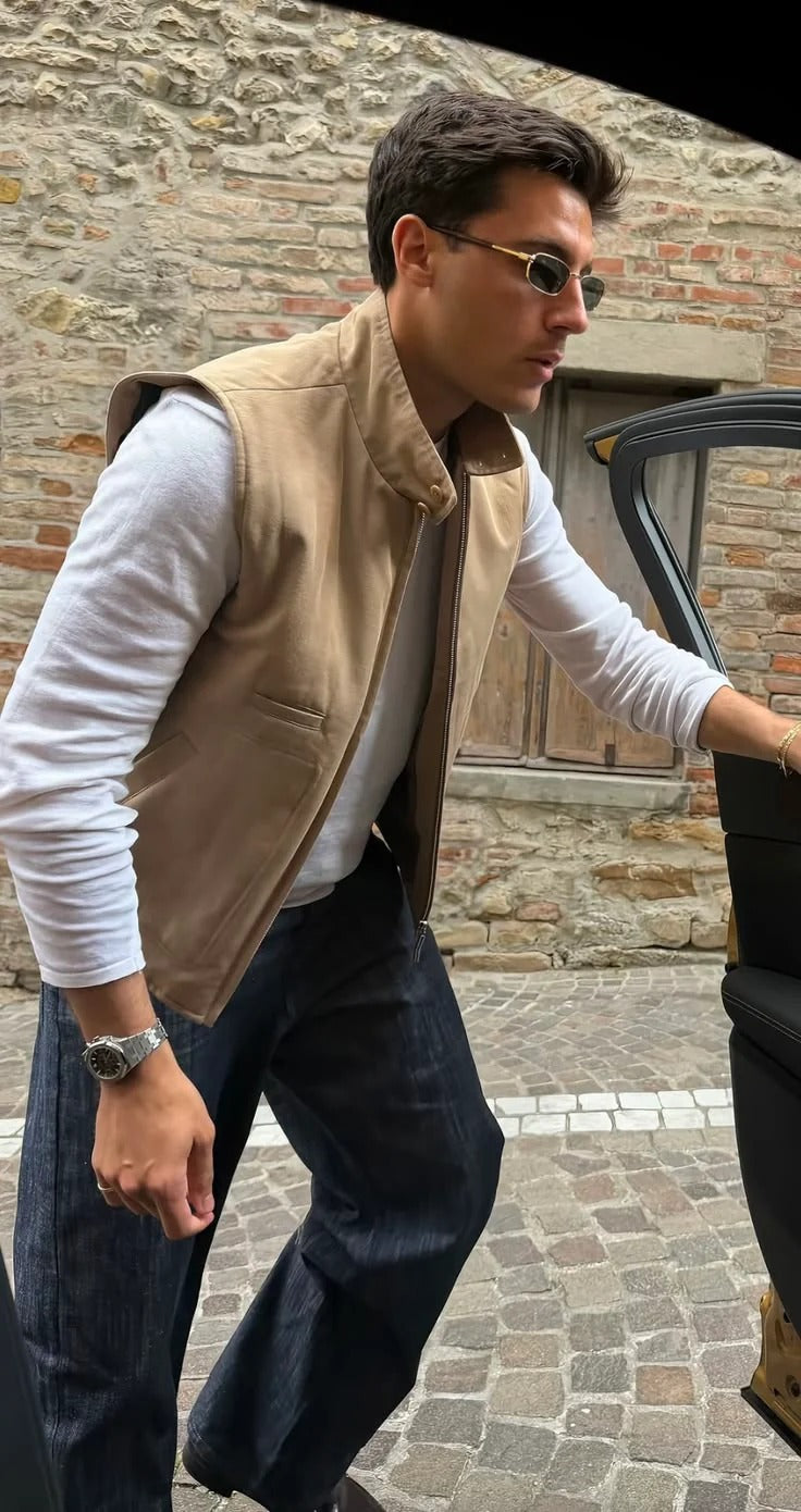 "Julien porte notre veste sans manches"