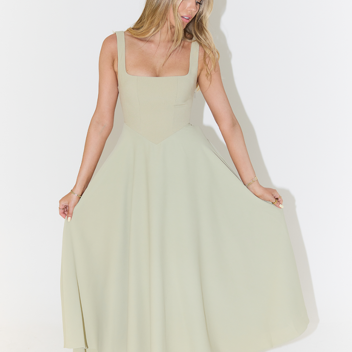 Sofia | Vestido midi sin mangas con escote cuadrado