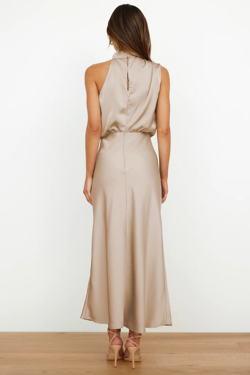 Maxima Robe Longue en Satin avec Col Halter | Élégance et Confort