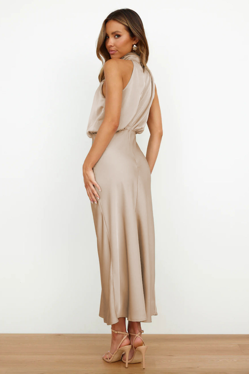 Maxima Robe Longue en Satin avec Col Halter | Élégance et Confort