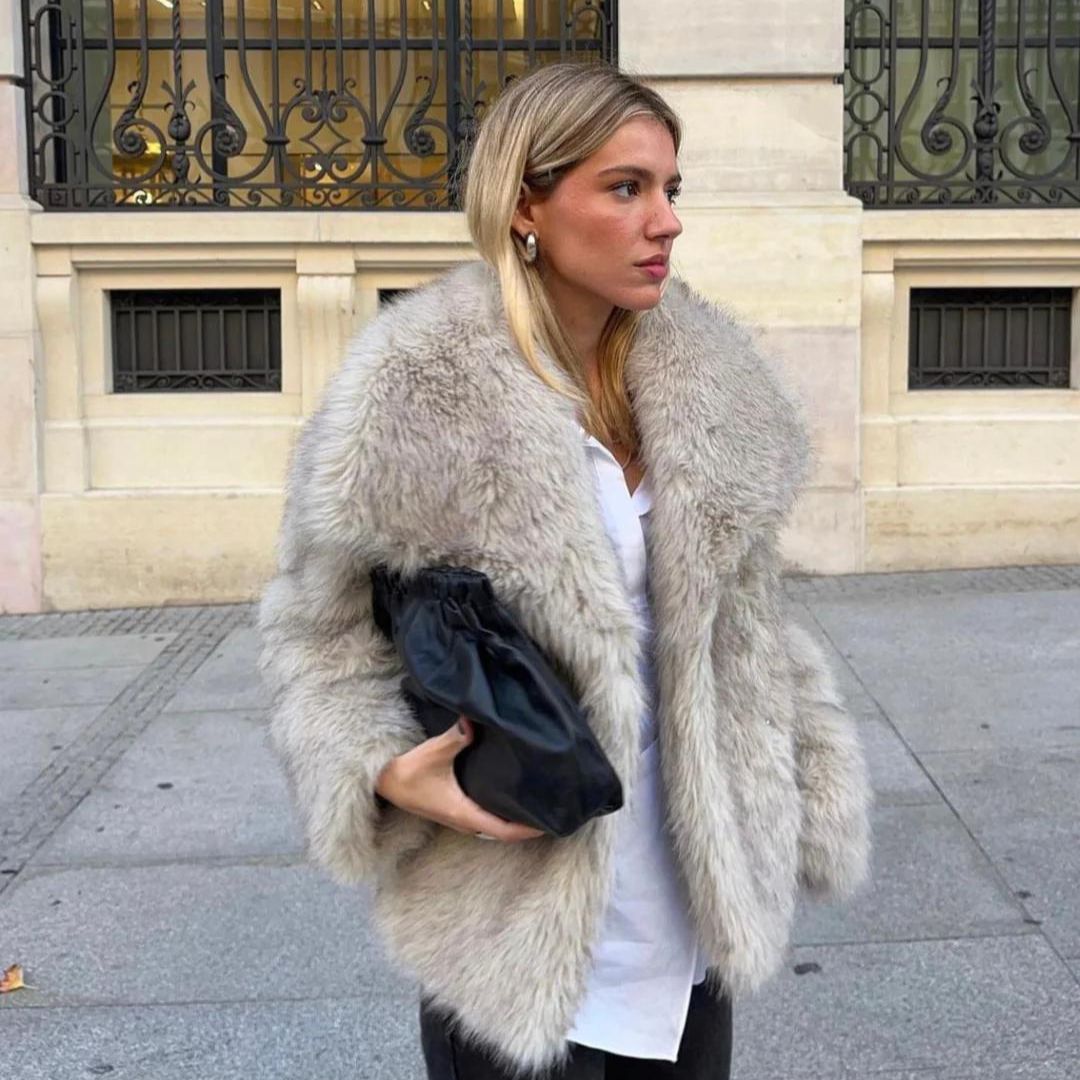 Gianna Manteau en Fausse Fourrure Éco | Design Italien Durable et Luxueux
