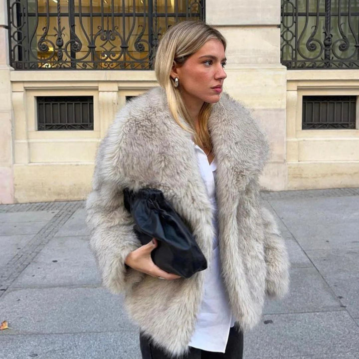 Gianna Manteau en Fausse Fourrure Éco | Design Italien Durable et Luxueux