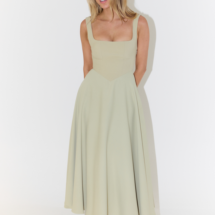 Sofia | Vestido midi sin mangas con escote cuadrado