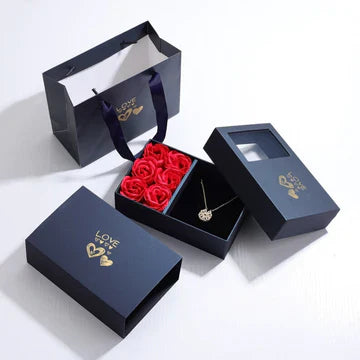 Milara Collier 2 en 1 cœur et trèfle à quatre feuilles pour femme | Porte-bonheur & pendentif scintillant