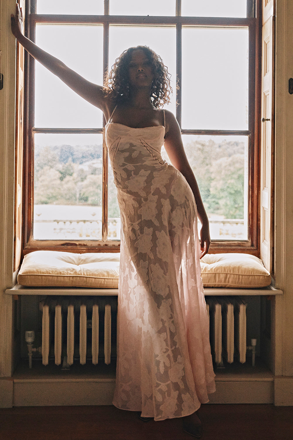 Elvina Robe maxi dos nu pour femme avec broderie | Aérienne, élégante & idéale pour l'été