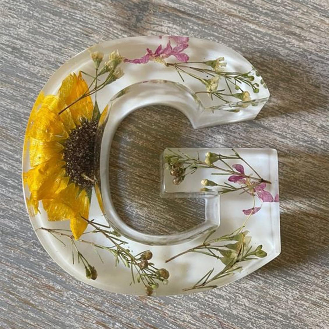 Lâmpada em Resina com Flores Secas e Letra Personalizada | Luz Noturna Decorativa LED