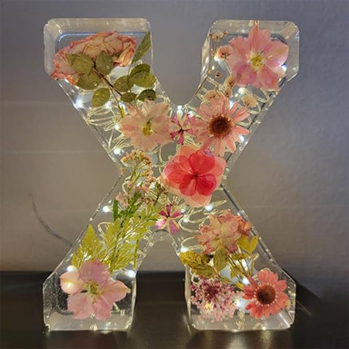Lâmpada em Resina com Flores Secas e Letra Personalizada | Luz Noturna Decorativa LED