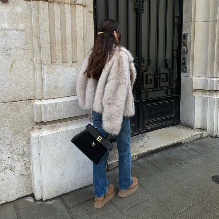 Gianna Manteau en Fausse Fourrure Éco | Design Italien Durable et Luxueux