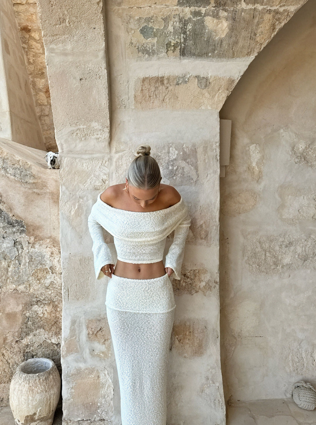 Ensemble jupe et top off-shoulder | Élégance structurée pour des occasions spéciales