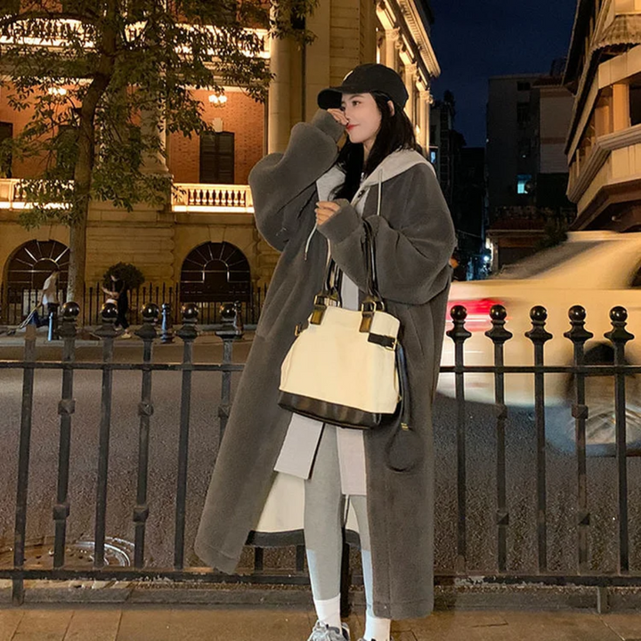 Abrigo con capucha de lana de cordero Kaira | Cálido, elegante y atemporal 