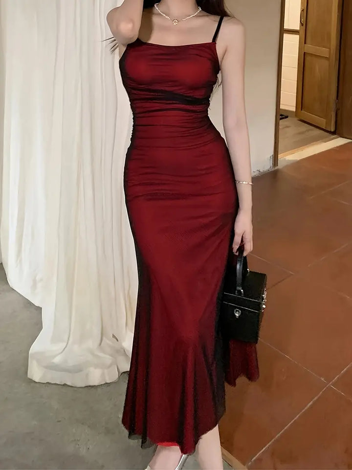 Robe Midi Glamour | Élégance Sans Manches et Coupe Trompette