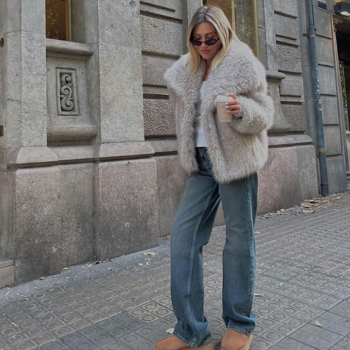 Gianna Manteau en Fausse Fourrure Éco | Design Italien Durable et Luxueux