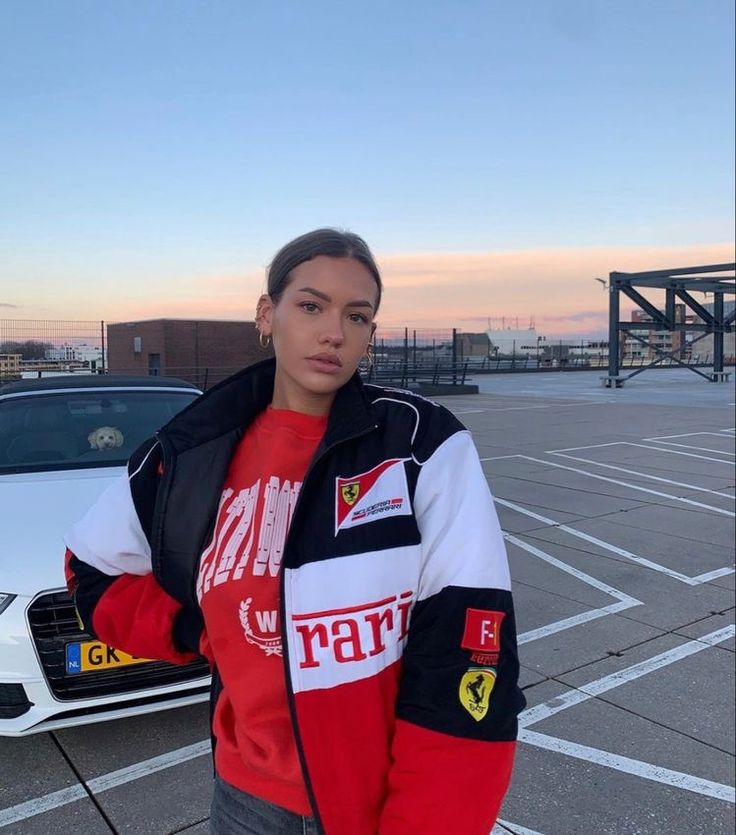 Veste de pilote de course Ailyn pour femme, style oversize | look sport automobile avec blocs de couleur & patchs