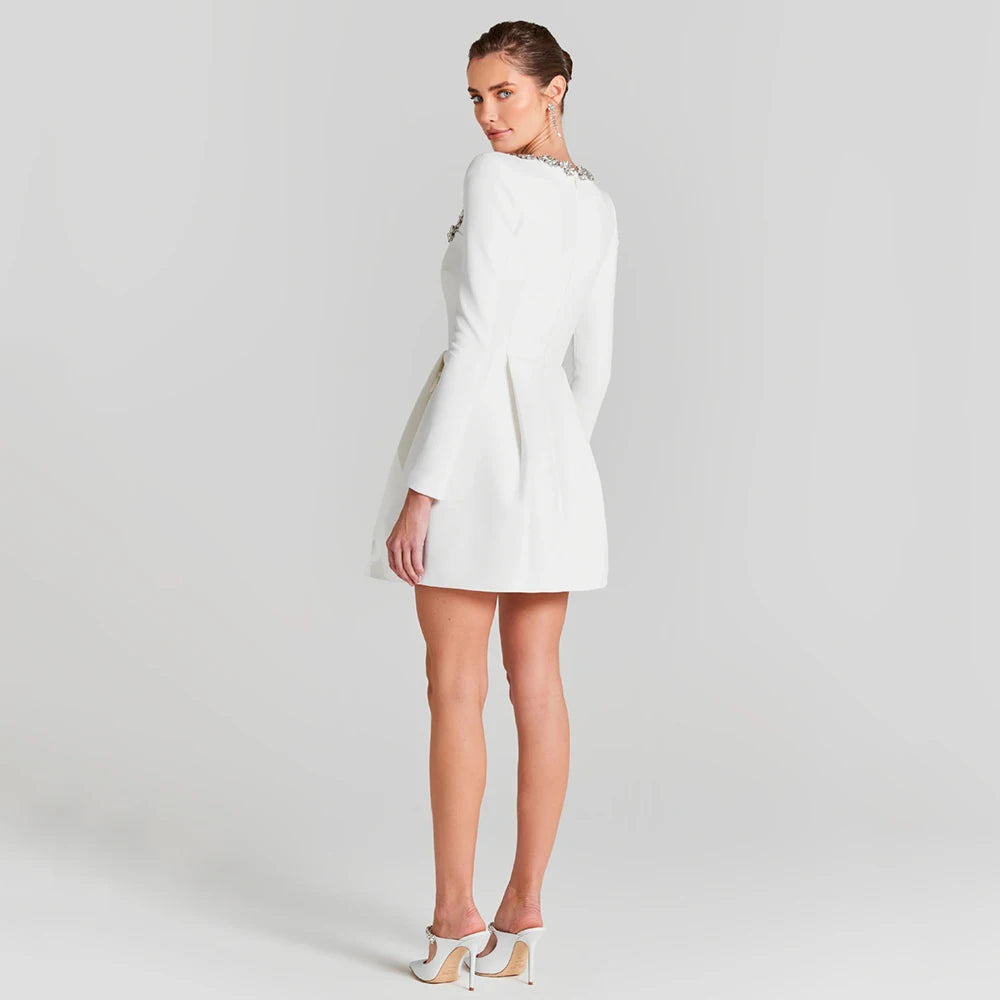 Minivestido Larissa de terciopelo con mangas largas | Detalles elegantes de joyería