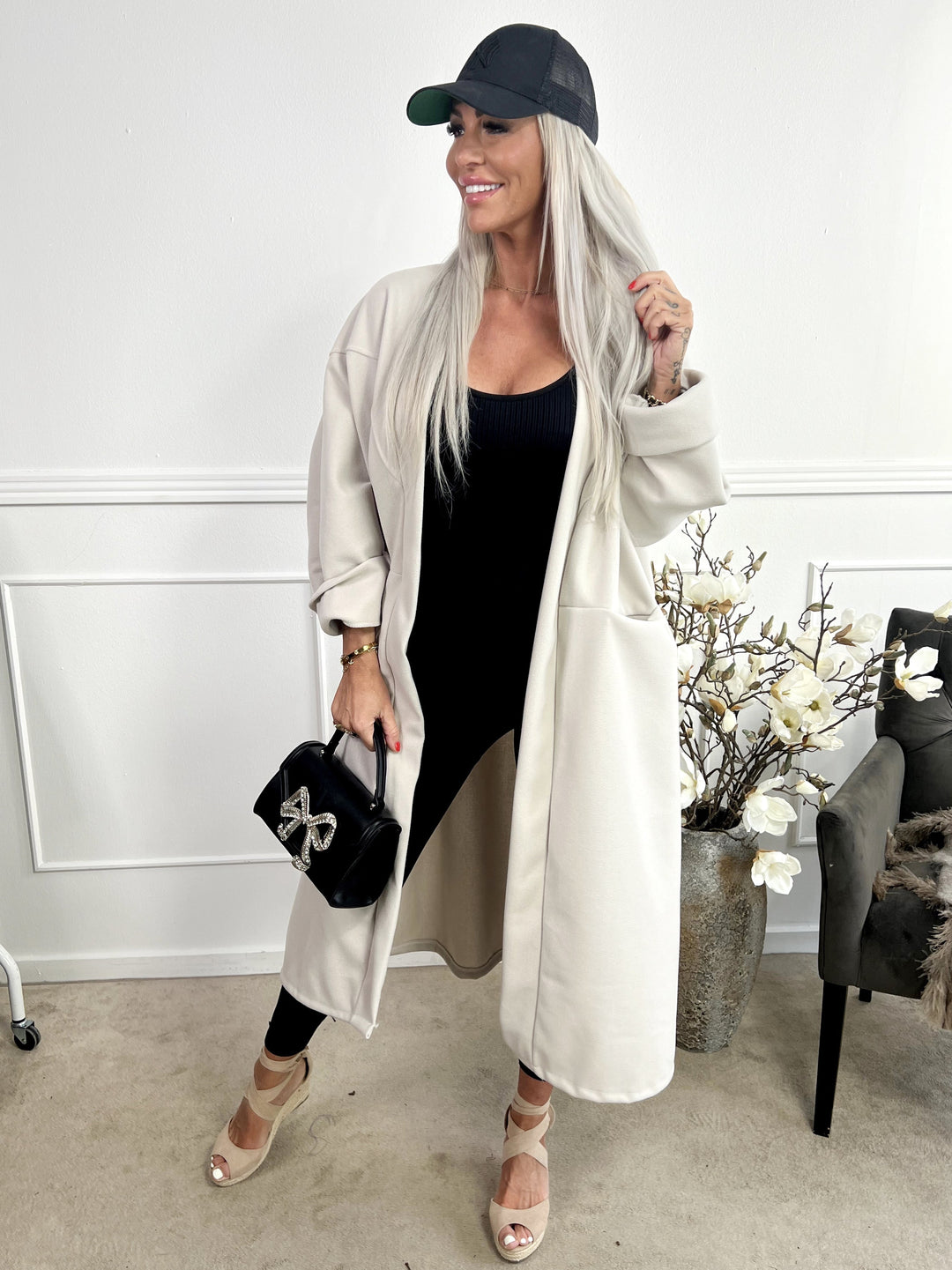 Cappotto oversize Annah con cuciture evidenziate e tasche funzionali