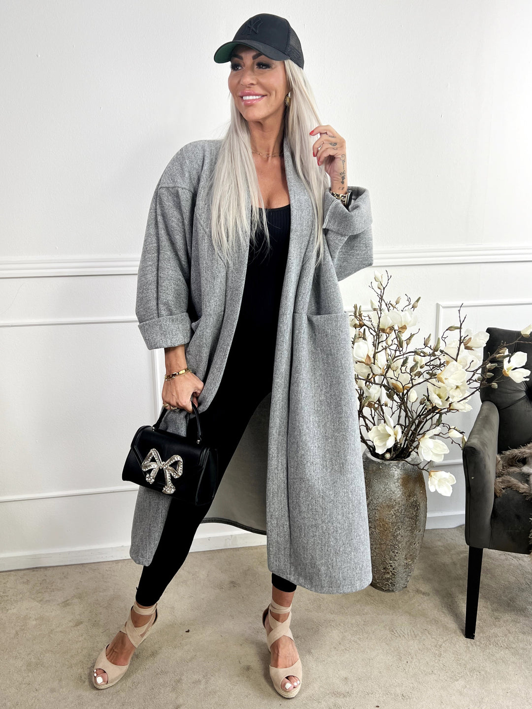 Cappotto oversize Annah con cuciture evidenziate e tasche funzionali