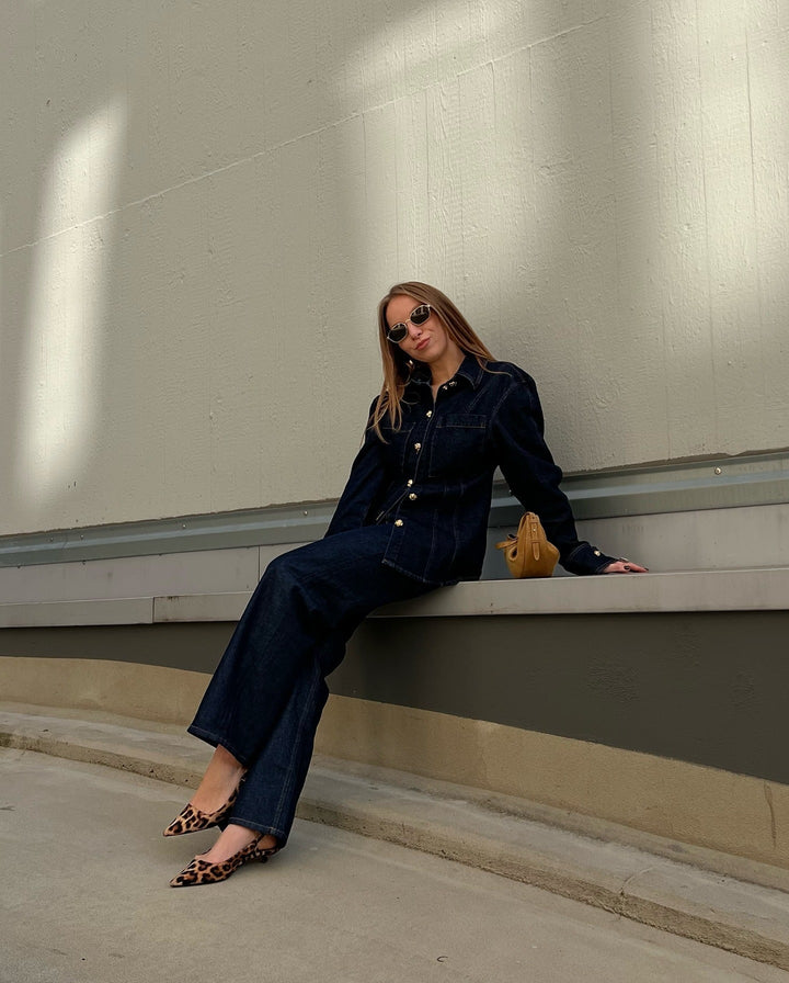 Denna Ensemble Denim pour femme avec jeans flare & chemisier oversized | Combinaison polyvalente et moderne
