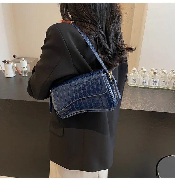 Janita | Bolso de hombro para mujer con diseño fino y ondulado: versátil, lujoso y moderno.