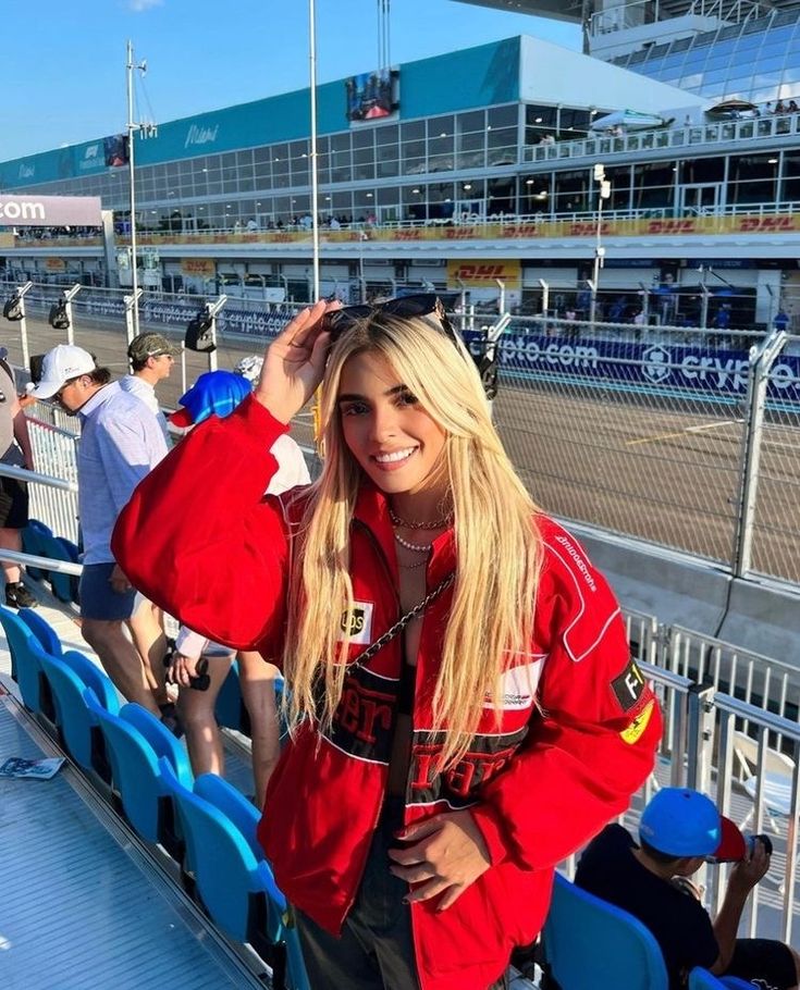 Veste de pilote de course Ailyn pour femme, style oversize | look sport automobile avec blocs de couleur & patchs