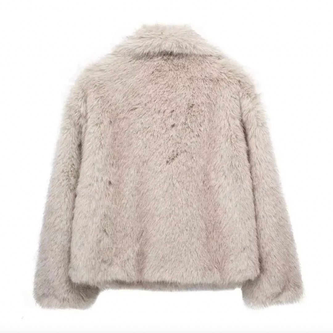 Gianna Manteau en Fausse Fourrure Éco | Design Italien Durable et Luxueux