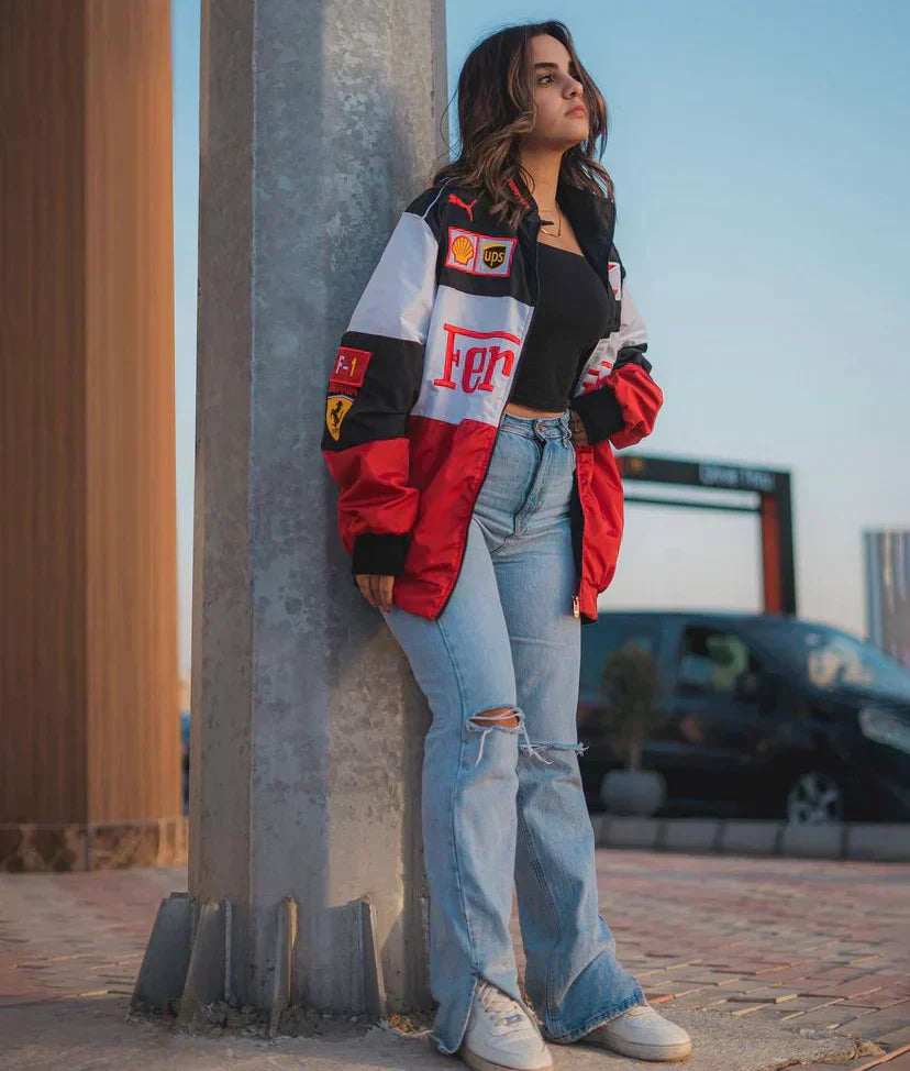Veste de pilote de course Ailyn pour femme, style oversize | look sport automobile avec blocs de couleur & patchs