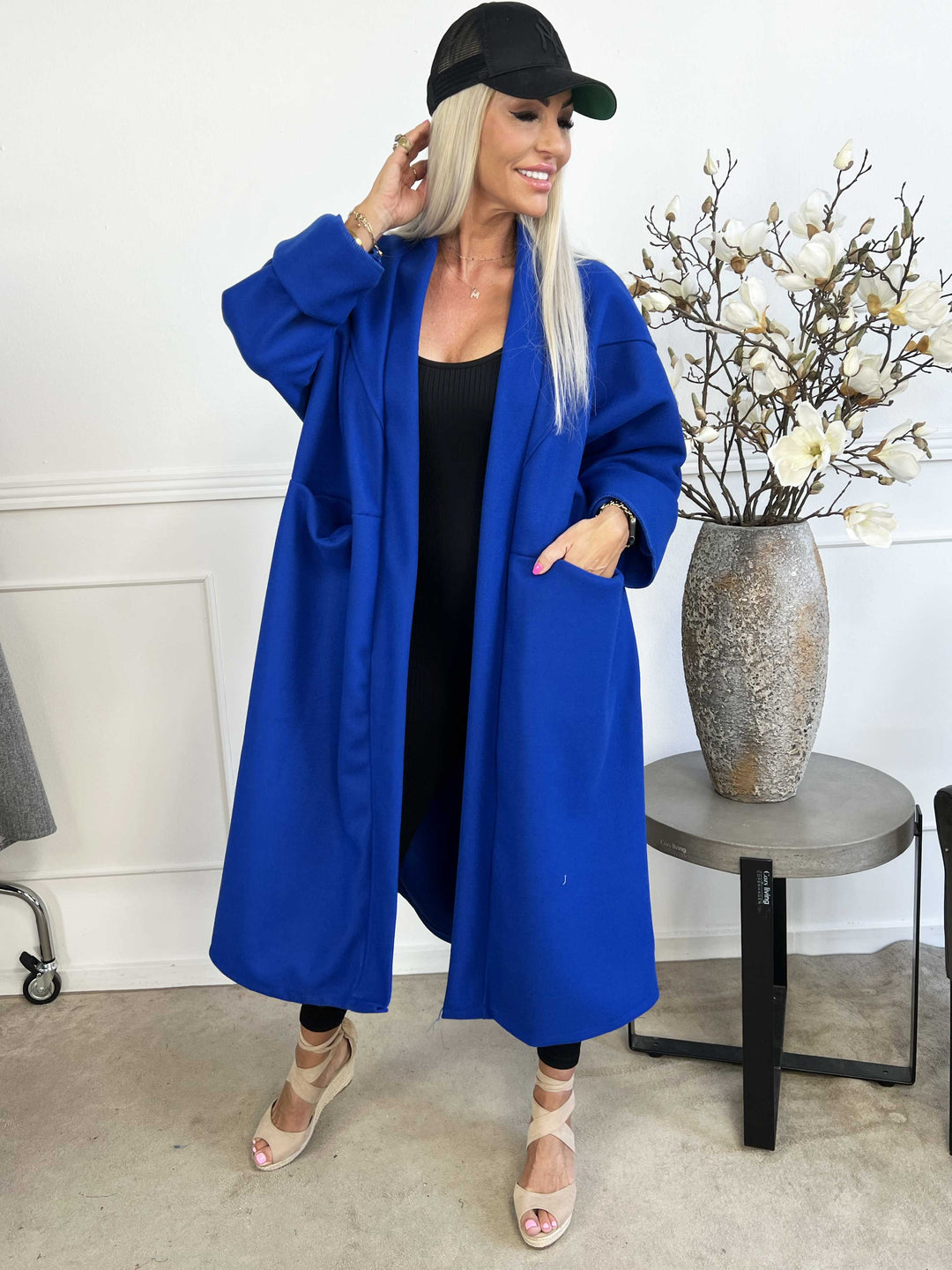 Cappotto oversize Annah con cuciture evidenziate e tasche funzionali