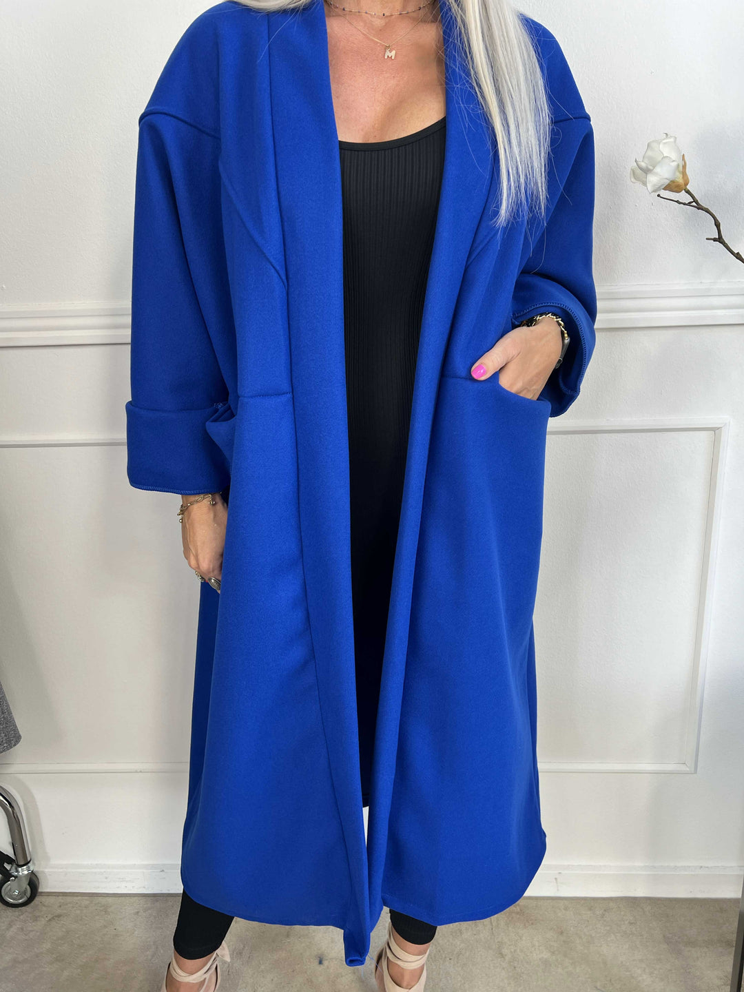 Cappotto oversize Annah con cuciture evidenziate e tasche funzionali