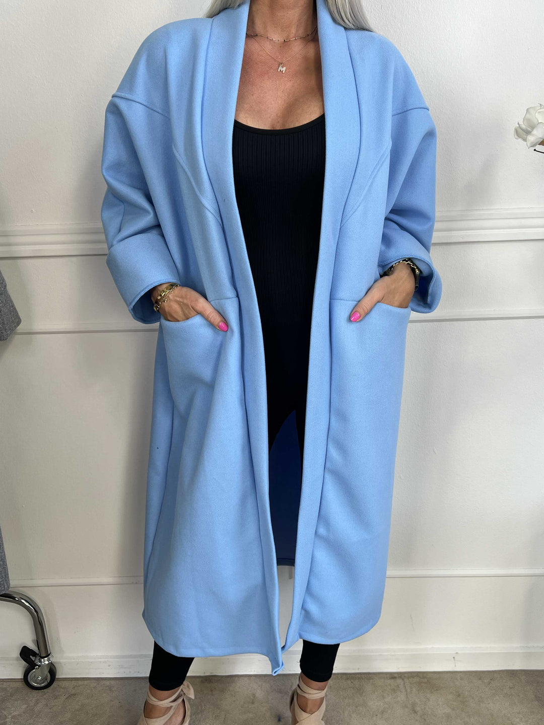 Cappotto oversize Annah con cuciture evidenziate e tasche funzionali