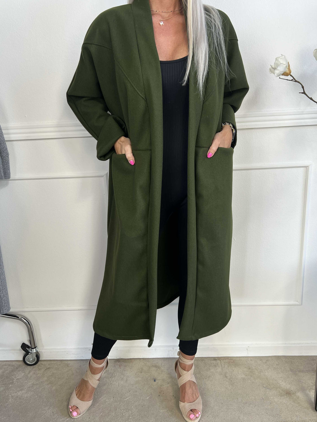 Cappotto oversize Annah con cuciture evidenziate e tasche funzionali