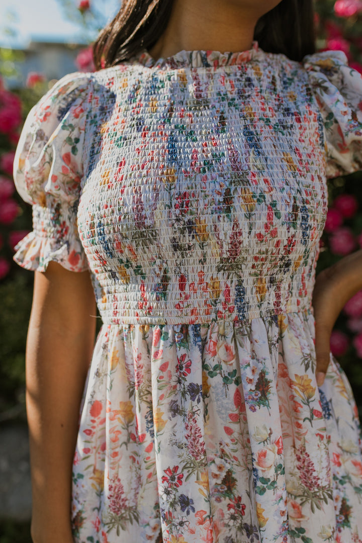 Abito midi con stampa floreale da donna Cordelia e corpetto arricciato | Arioso, femminile e adatto alla maternità