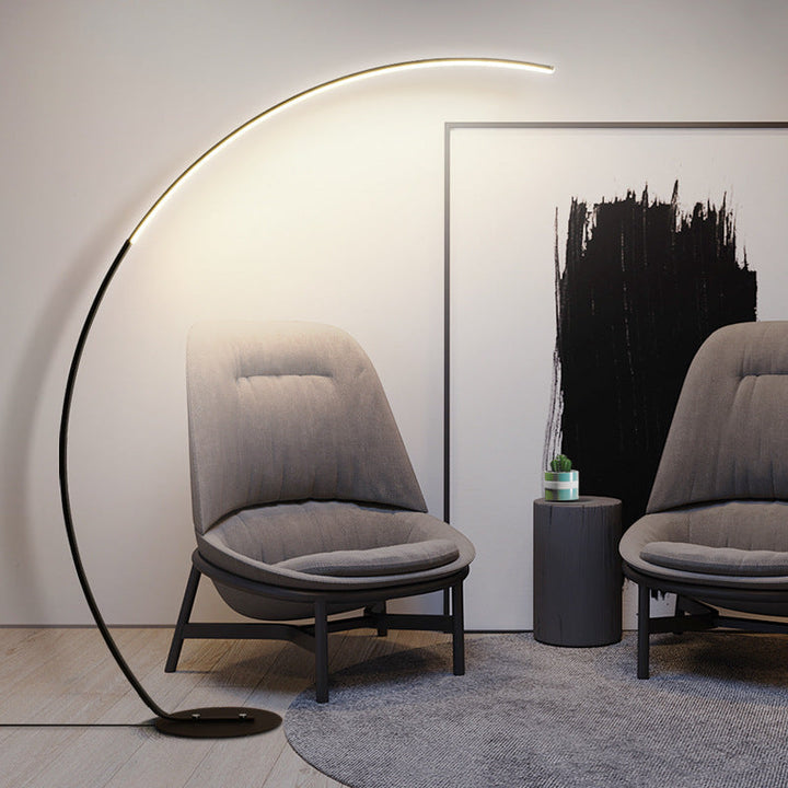 Quira - Lampadaire LED moderne en noir mat avec lumière chaude et efficacité énergétique