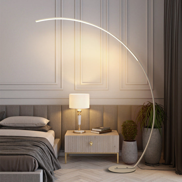 Quira - Lampadaire LED moderne en noir mat avec lumière chaude et efficacité énergétique
