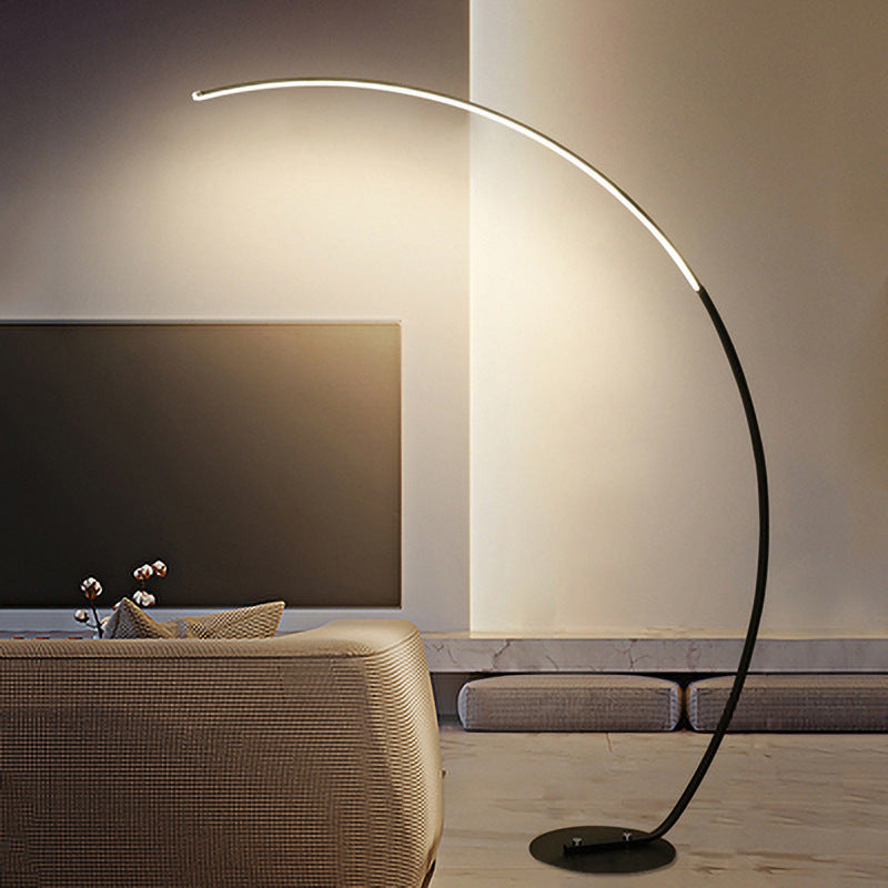 Quira - Lampadaire LED moderne en noir mat avec lumière chaude et efficacité énergétique