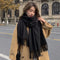 Echarpe de lujo en cachemira negra para mujeres - Accesorio cálido y elegante para el invierno
