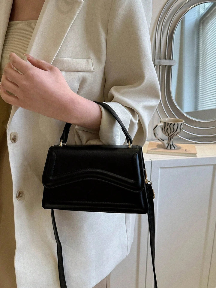 Melissa Femme Sac à bandoulière en similicuir | Sac crossbody compact à rabat ondulé